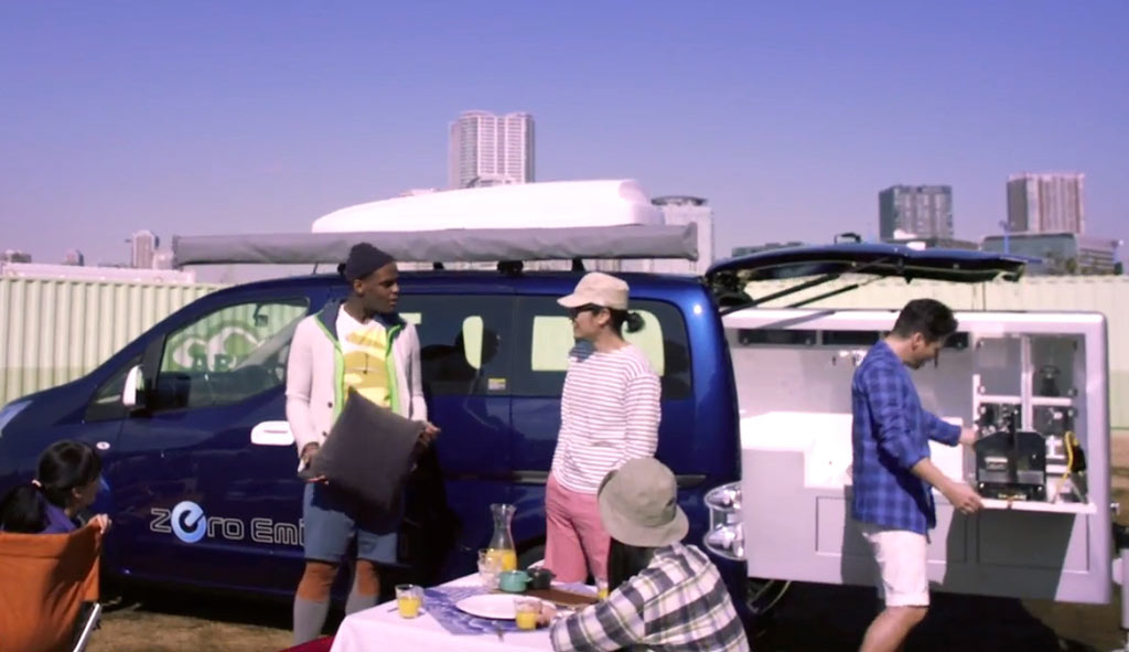 Este carro tem churrasqueira elétrica, pia, karaokê e até drone