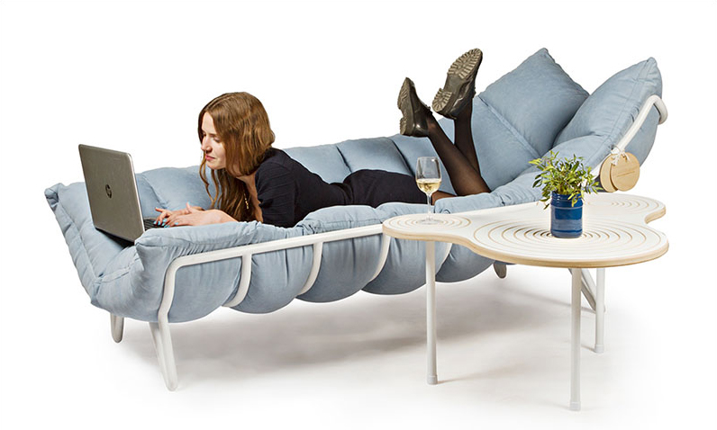 Este sofá foi desenhado para “abraçar” as pessoas