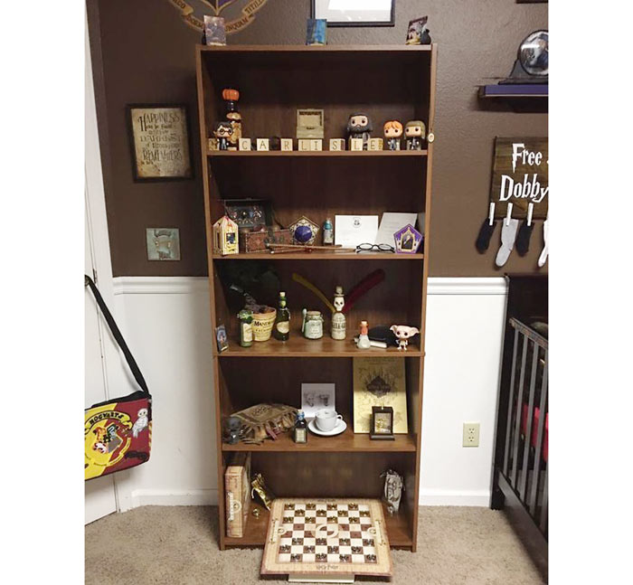 05-casal-decora-quarto-de-bebe-com-tema-do-harry-potter