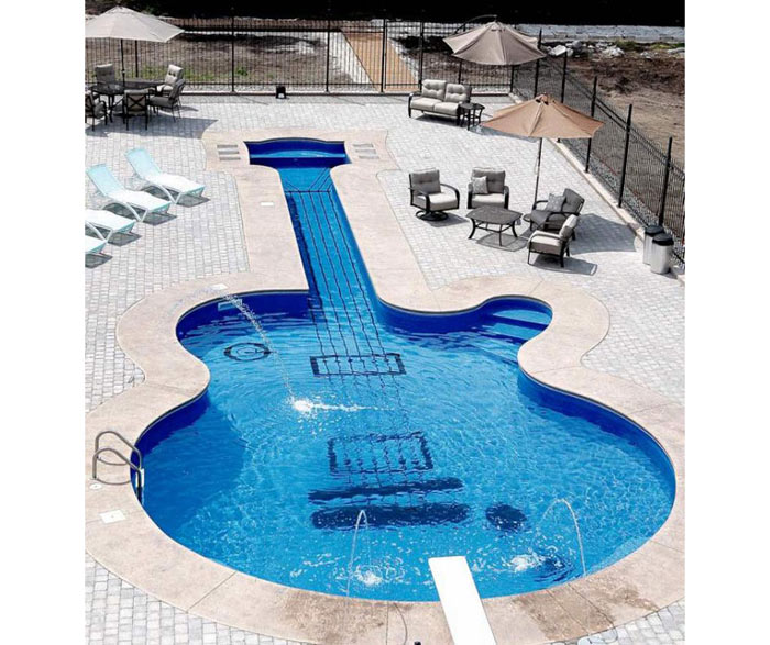 06-piscinas-com-formatos-divertidos
