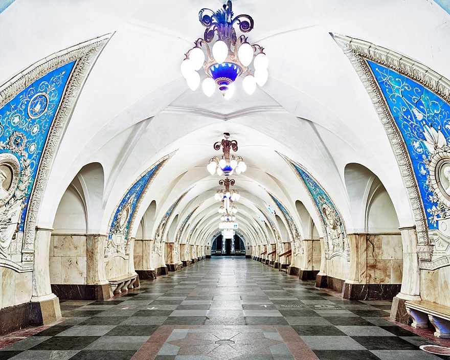 Ensaio de fotos mostra a beleza arquitetônica do metrô de Moscou