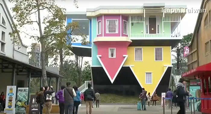Casa de ponta cabeça vira atração turística em Taiwan