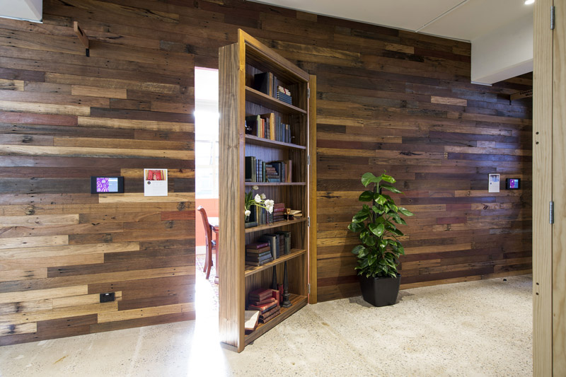 Nova sede do Airbnb em Sidney tem até quarto secreto atrás da estante