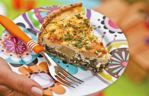 Aprenda a fazer uma torta de escarola, peras e queijo