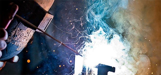 Janos Biezok: soluções criativas em metal