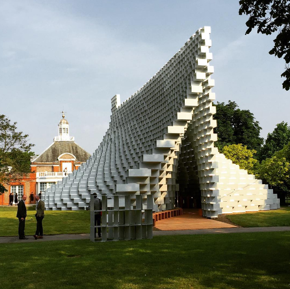 Pavilhão da Serpentine Gallery é inaugurado em Londres