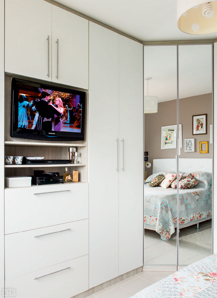 03-quarto-de-leitora-mistura-base-neutra-e-toques-de-cor