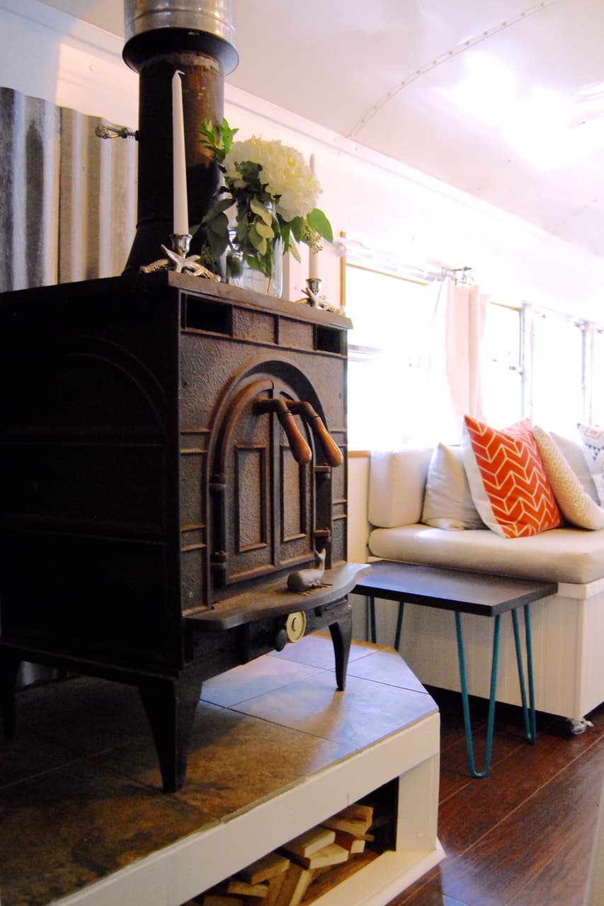 09-casal-troca-apartamento-por-onibus-escolar-tiny-home