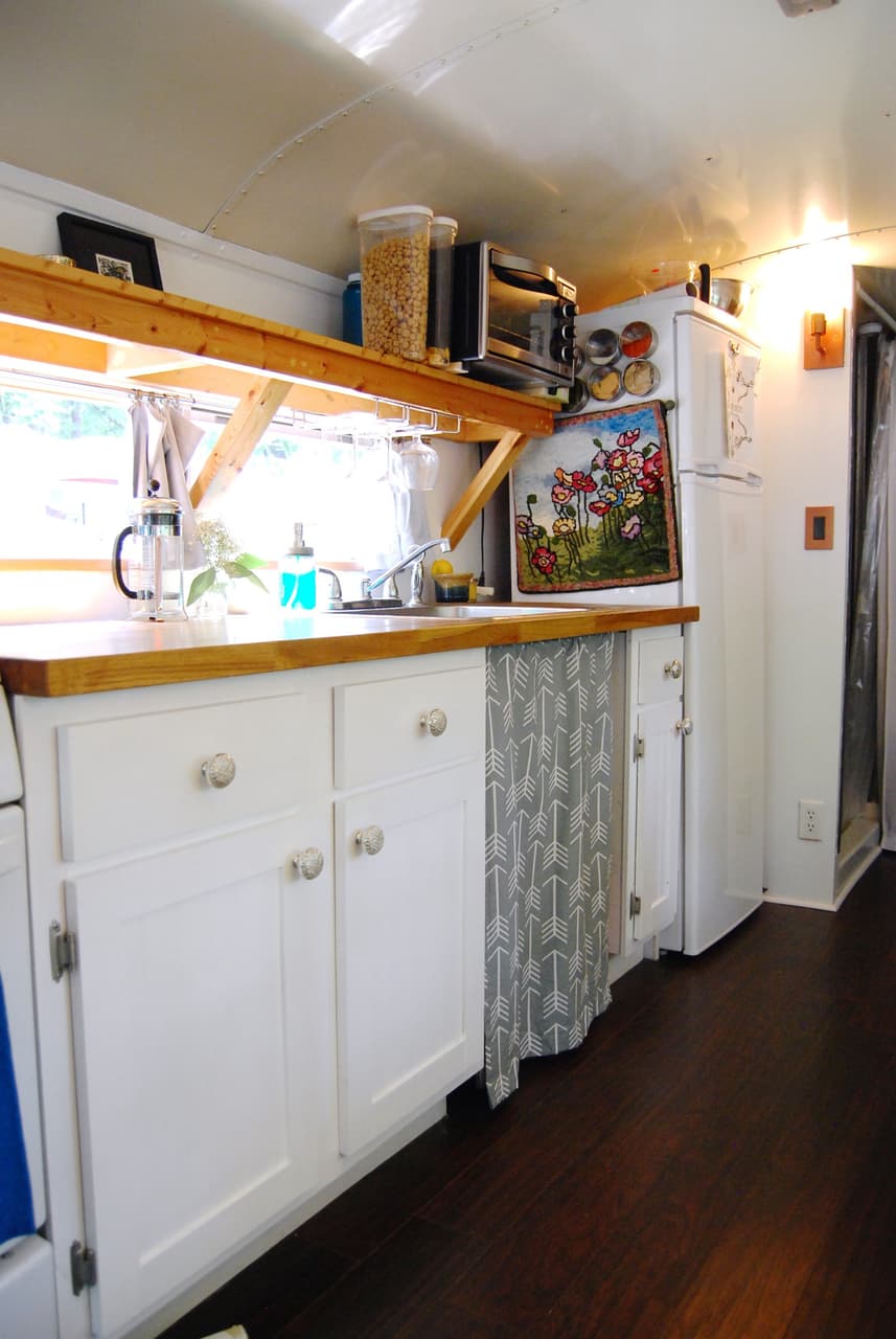 10-casal-troca-apartamento-por-onibus-escolar-tiny-home