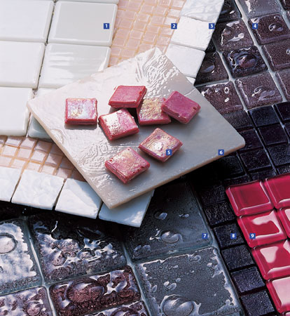 1. Pe&ccedil;as na cor branco-leitoso, de 5 x 5 cm, da Glass Mosaic. 2. Op&ccedil;&atilde;...