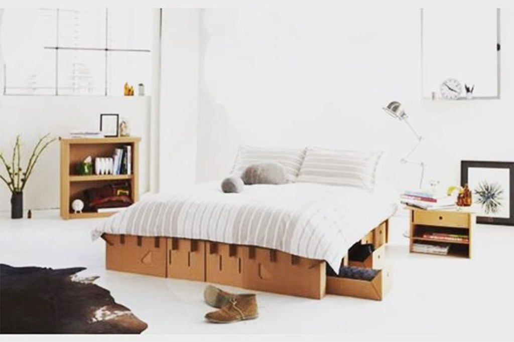 Marca australiana inova com móveis feitos de papelão reciclado