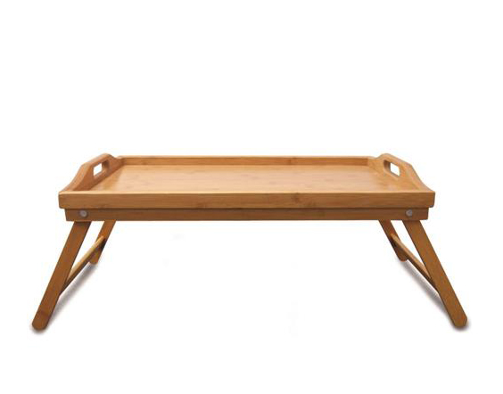 A <a href="https://www.gotoshop.com.br/UtilidadesDomesticas/Bandejas/bandeja-de-cama-com-pes-em-bambu-49cm-x-30cm-11776694.html?utm_source=sites&utm_medium=matéria_CC&utm_campaign=produtos&utm_content=201806">bandeja de cama</a>, com pés em bambu, custa R$ 139.