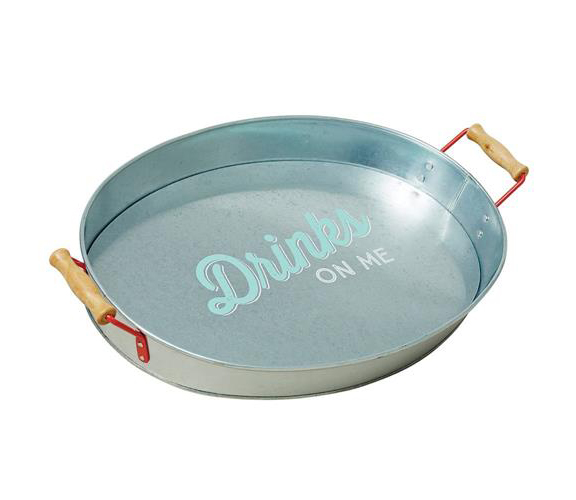 A bandeja <a href="https://www.gotoshop.com.br/UtilidadesDomesticas/BaixelaseTravessas/Travessas/bandeja-jamie-oliver-46cm-x-33cm-metal-galvanizado-11491347.html?utm_source=sites&utm_medium=matéria_CC&utm_campaign=produtos&utm_content=201806">Jamie Oliver</a> (46 x 33 cm), em metal galvanizado, custa R$ 129.