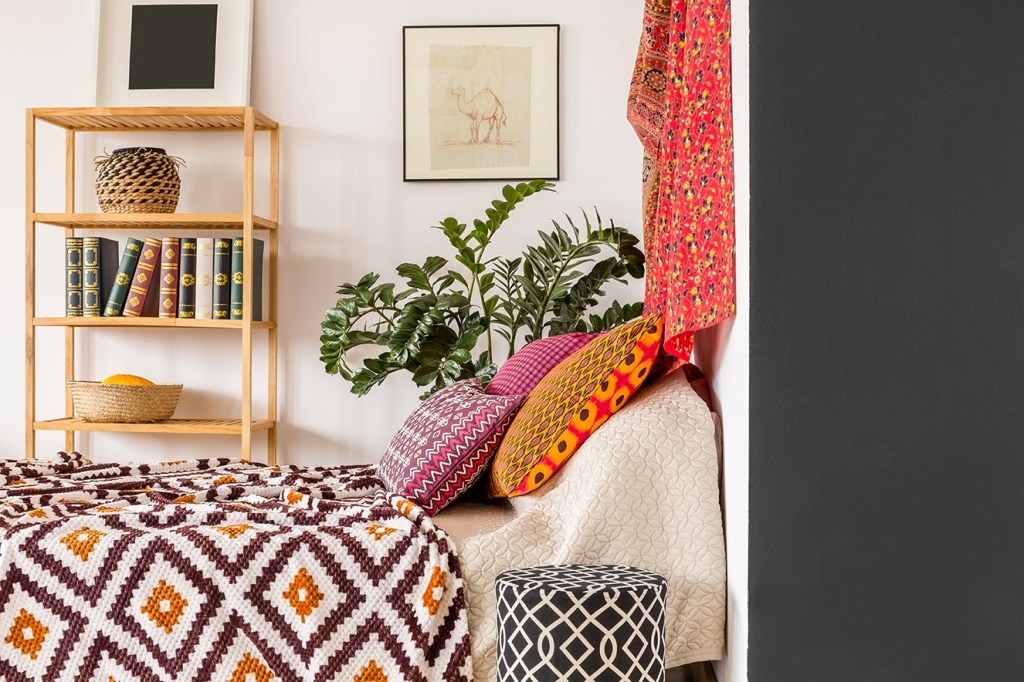 15 ambientes com decoração boho para quem ama cores e estampas