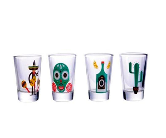 O conjunto de copos de shot <a href="https://www.gotoshop.com.br/UtilidadesDomesticas/acessoriosparabar/BarAcessorios/cj-c-4-copos-de-shots-mexico-5636988.html?utm_source=sites&utm_medium=matéria_CC&utm_campaign=produtos&utm_content=201806">México</a>, com 4 peças, custa R$ 47,75.