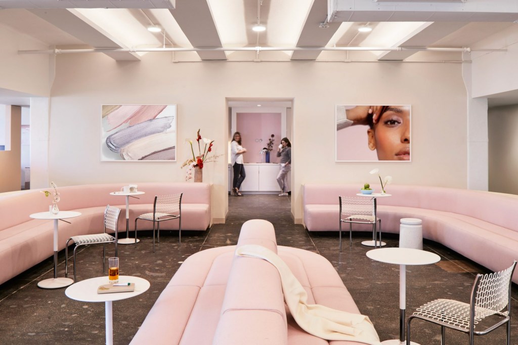 glossier-rafael-de-cardenas-interiors-3