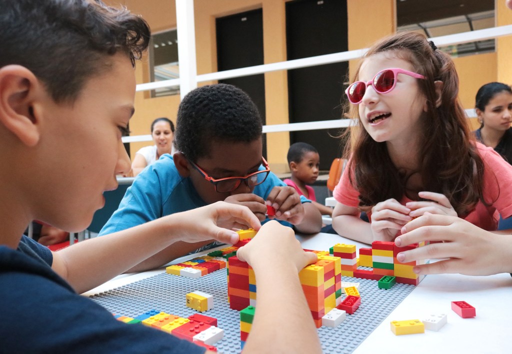 LEGO-BRAILLE-BRICKS (1)