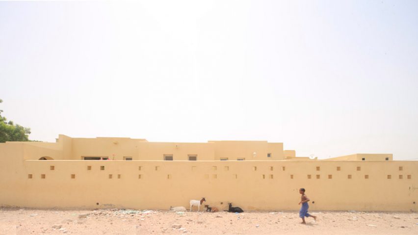 Cidade em miniatura é construída para órfãos da África