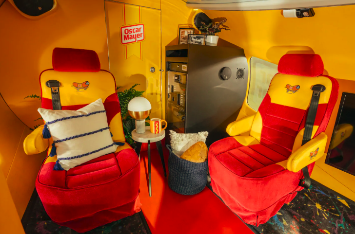 4-airbnb-oferece-hospedagem-em-um-hot-dog-gigante