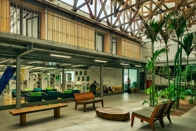 Galpões industriais são reaproveitados e transformados em escola paulista