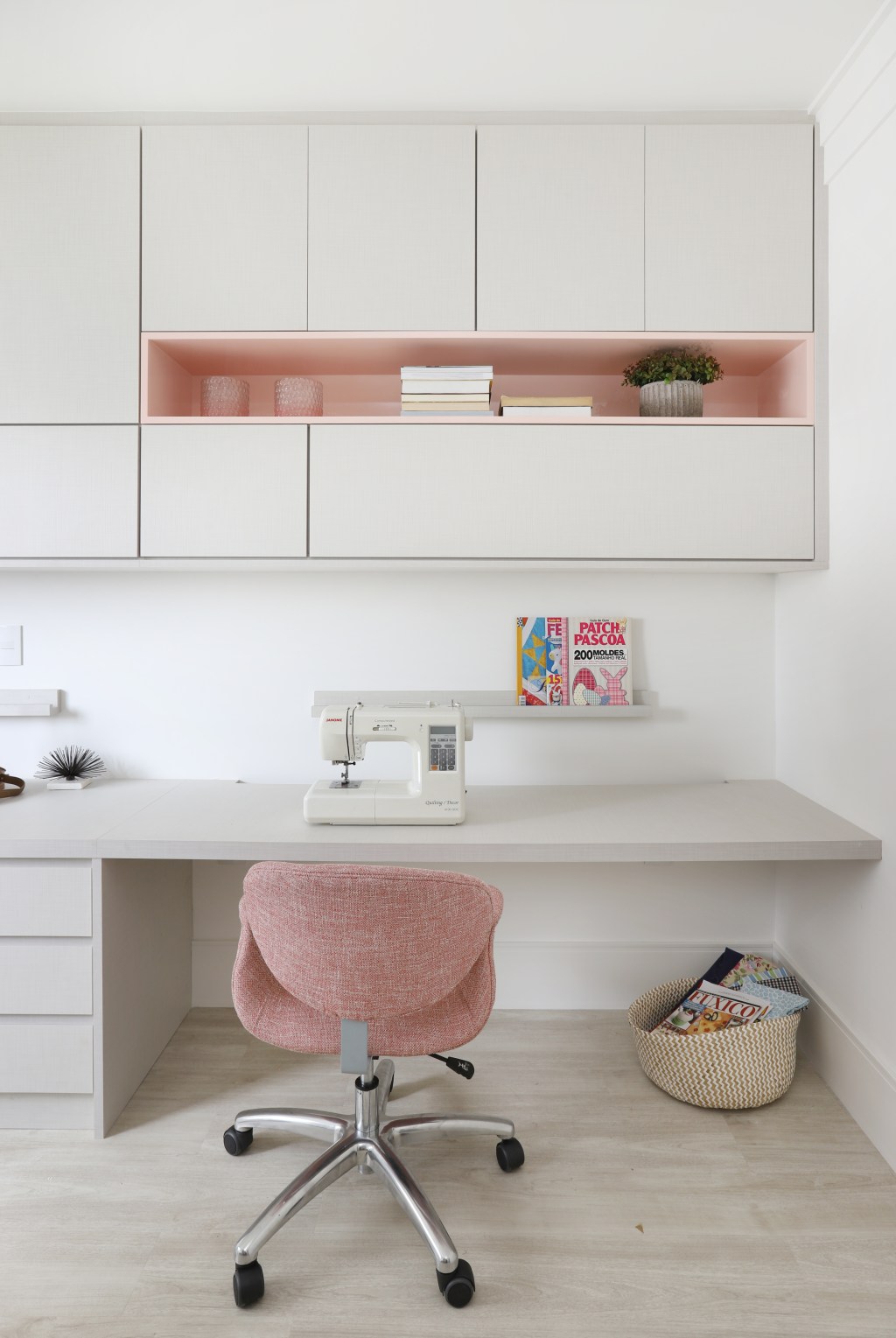 Apartamento feminino, clássico e com ateliê de costura