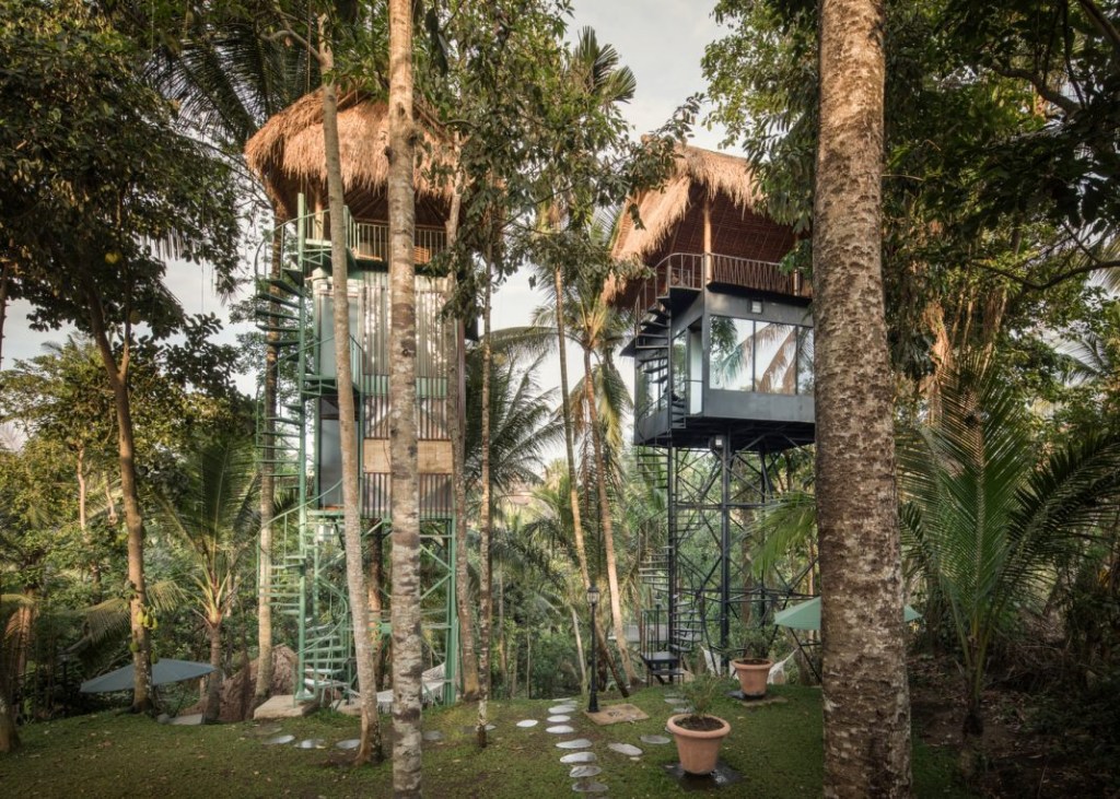 Lift-Treetop-hotel-na-arvore-1068×763