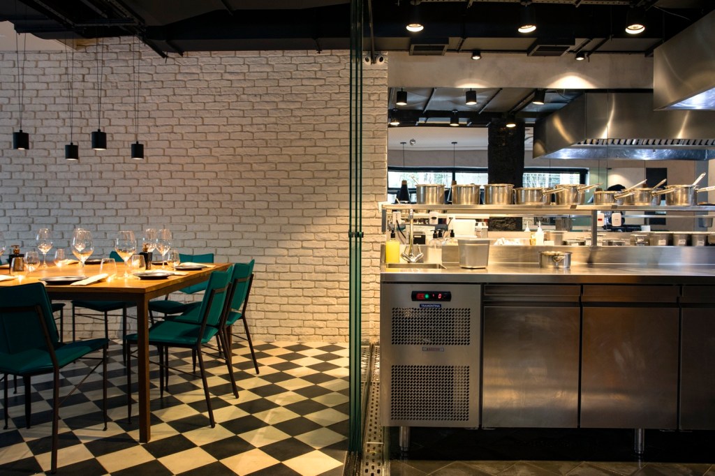 Claude Troisgros inaugura restaurante em SP com clima de casa