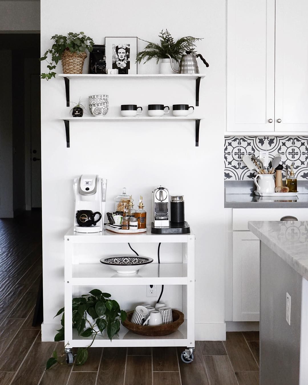 cantinho-do-caf&eacute;-com-prateleira-pinterest