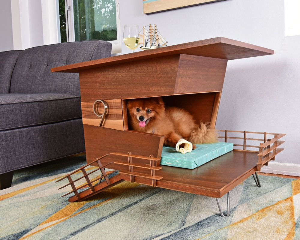 Casinha de cachorro com design de resort, que funciona também como mesa lateral