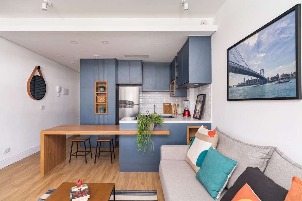 Apê de 40 m² se torna totalmente integrado com estilo contemporâneo