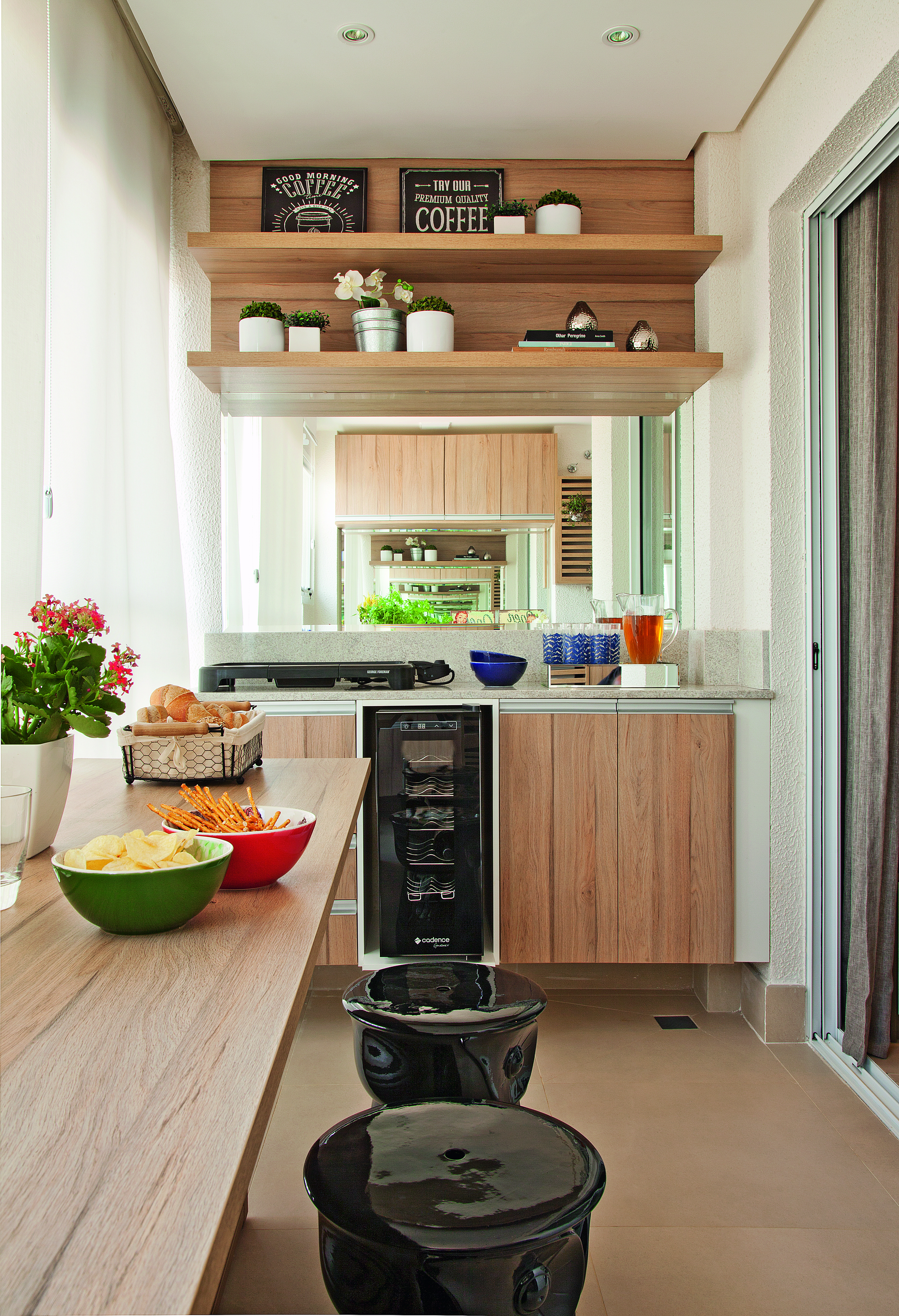 Apartamento pequeno com ambientes integrados e decora&ccedil;&atilde;o neutra &ndash; varanda gourmet