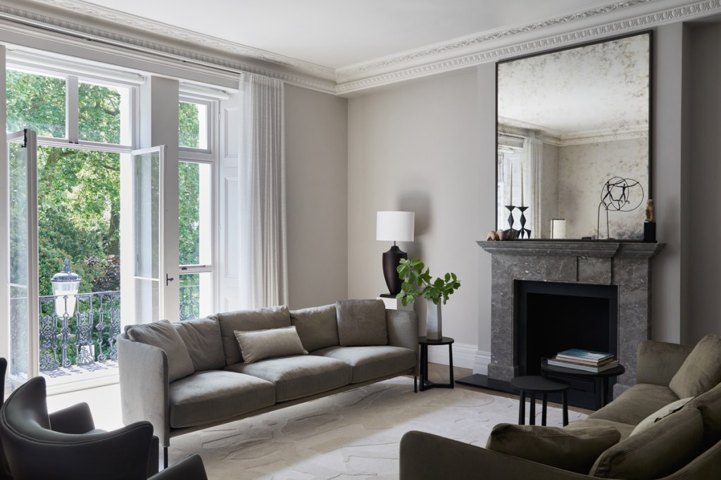 Reforma dá tom atemporal à apê dos anos 1950 de 213m²