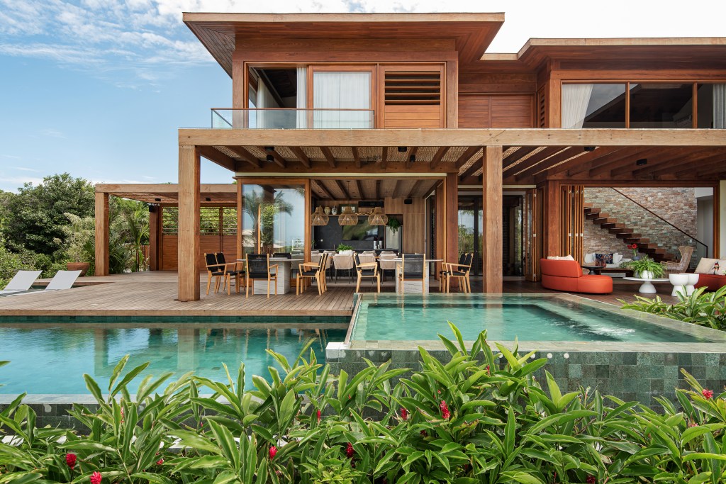 Casa na Bahia emoldura natureza circundante
