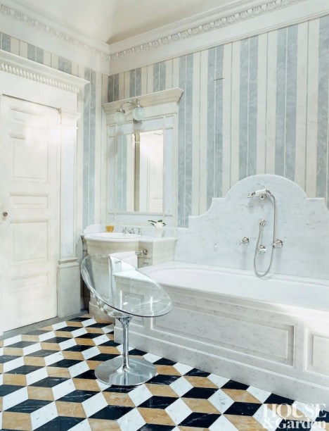 <span style="font-weight: 400">Banheira em mármore de Carrara.</span>