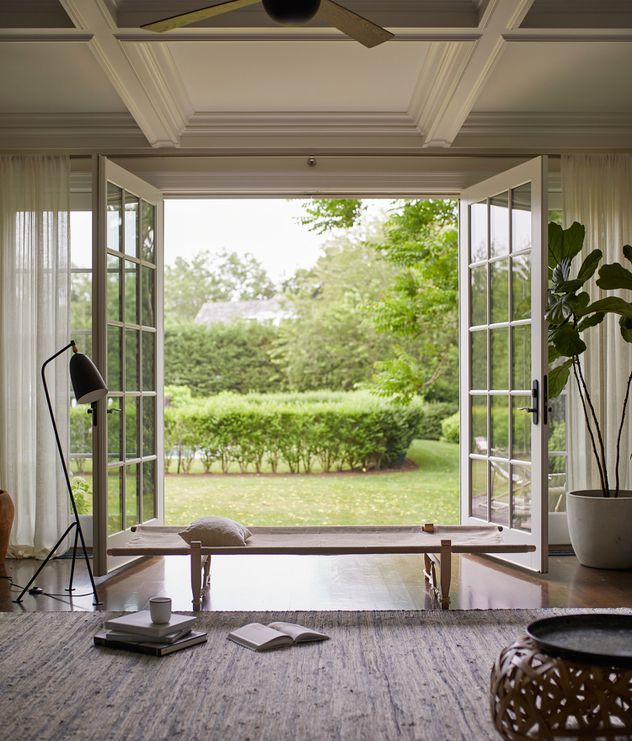 Janela com vista para o jardim