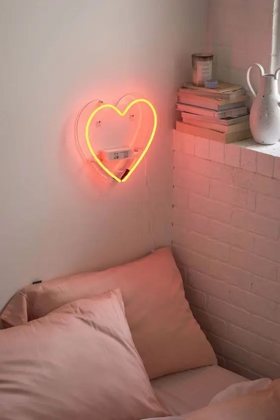 Luzes neon são bem-vindas em quartos da Gen Z