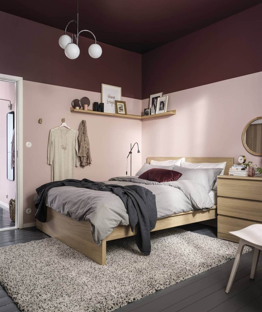 Quarto com paredes rosa