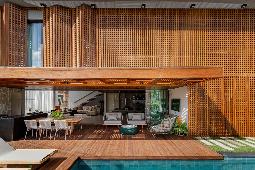 Estilo contemporâneo guia Casa Muxarabi de 420m² na Bahia