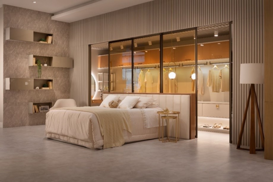 Novos conceitos e cores pontuam as novidades da Italínea em projeto de quarto marcado pelos tons neutros Novos conceitos e cores pontuam as novidades da Italínea em projeto de quarto marcado pelos tons neutros