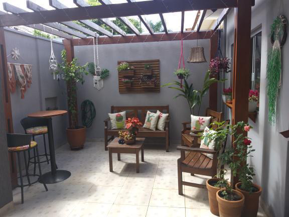 Meu cantinho: &aacute;rea externa cheia de lugares para sentar