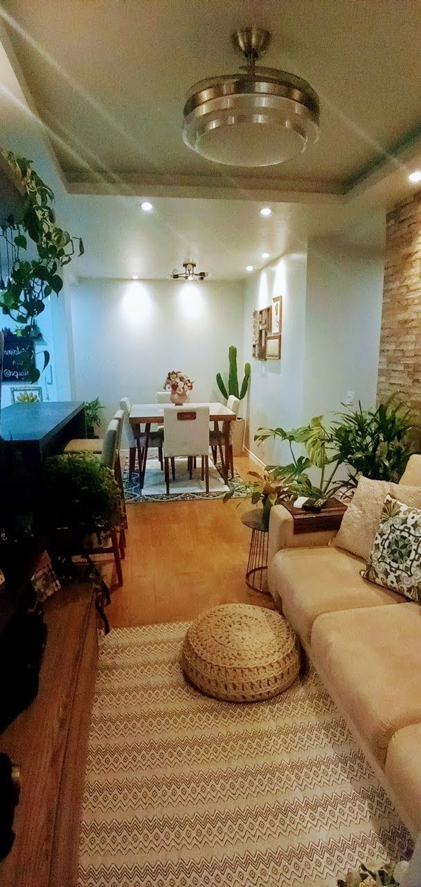 Meu cantinho: sala de estar cheia de plantas