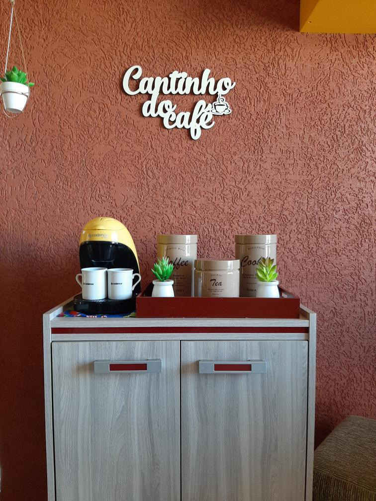 Meu cantinho: arm&aacute;rio recebe o cantinho do caf&eacute;