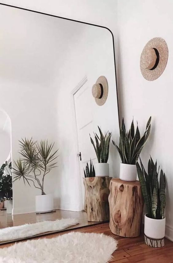 Espelho de chão em décor minimalista
