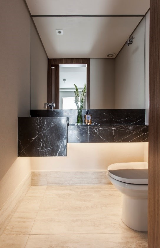 Lavabo com bancada preta