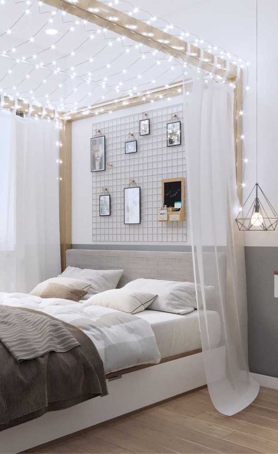 Dossel com cortinas transparentes e luzes