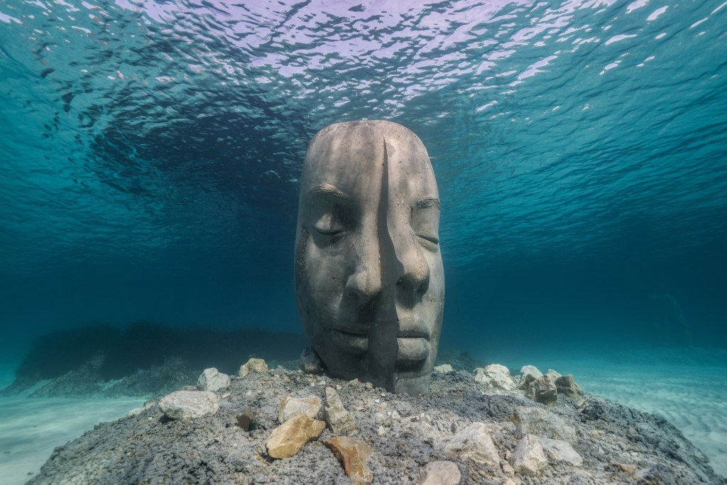 Obra de arte submarina em Cannes