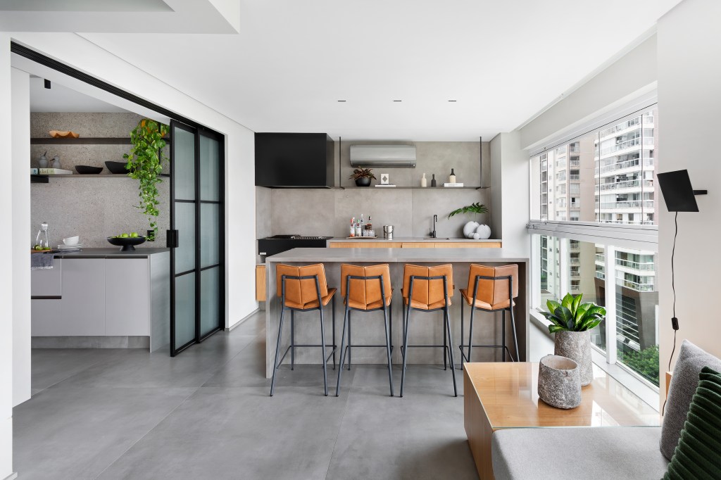 Espaço gourmet integrado à varanda e à cozinha