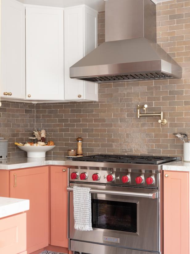 Cozinha com marcenaria rosa