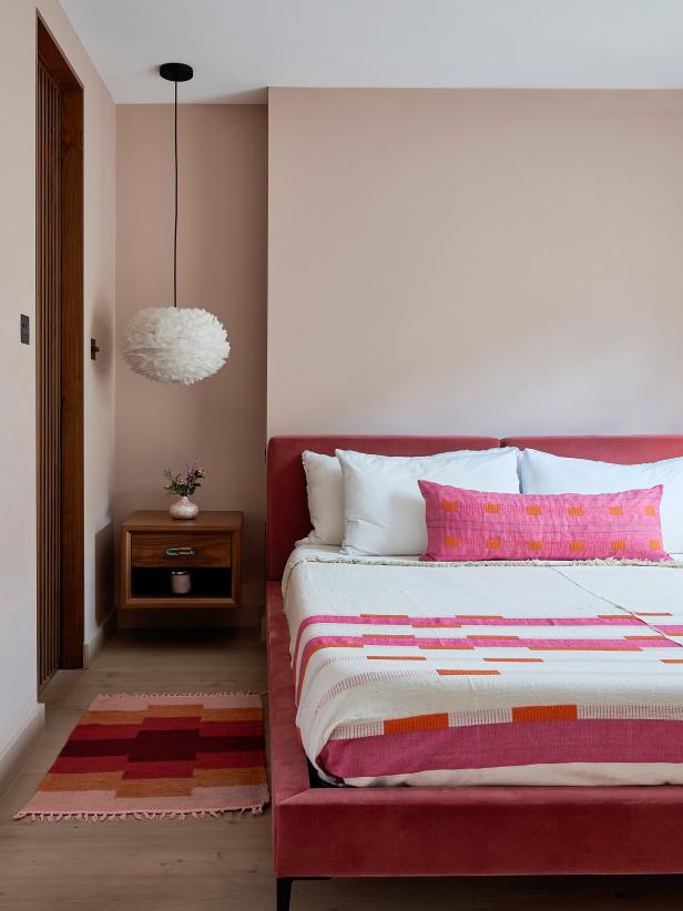 Quarto com tons de rosa sutis