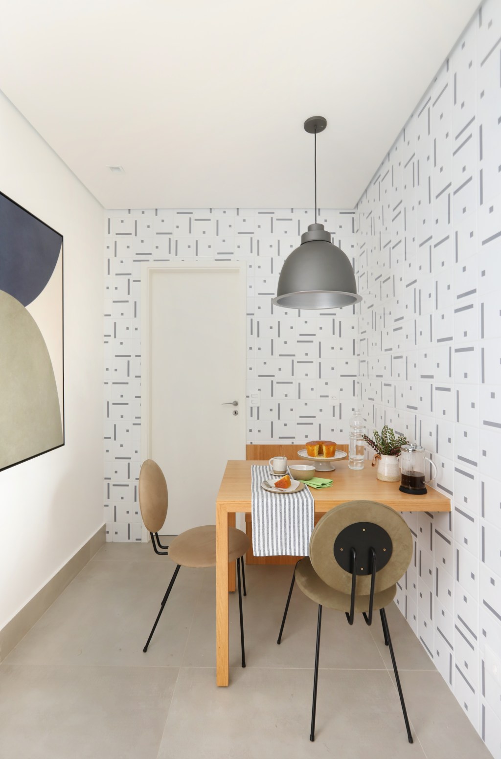 Reforma cria canto alemão, repagina cozinha e traz conforto para apê